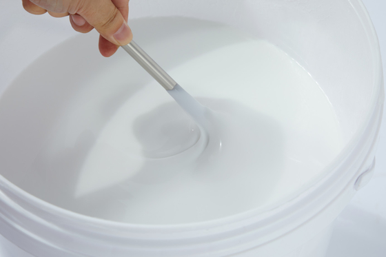 Good price Eco-vriendelijke waterdichte 2k waterhoudende polyurethaancoating voor verpakkingsprinting / oppervlaktebehandeling online