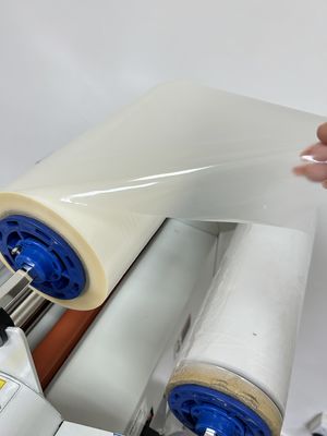 Goede prijs. Naadloze thermische 23 Mic BOPP anti-glare voorgecoate hooghoudbare laktransferfilm voor premium boxverpakkingen online