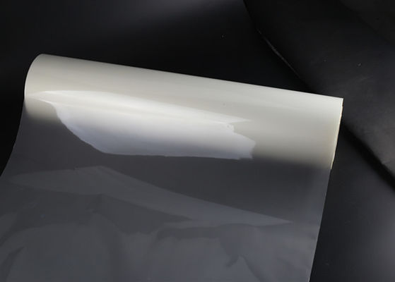 Good price 1920 mm Breedte 25 mm Inch Core 30mic Glanzende Multiple Extrusion PET Thermal Laminating Film online